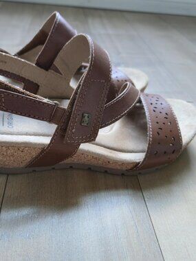 Earth Origins Brown Leather Comfort Wedge Sandals Slingback Cutout Womens EUC